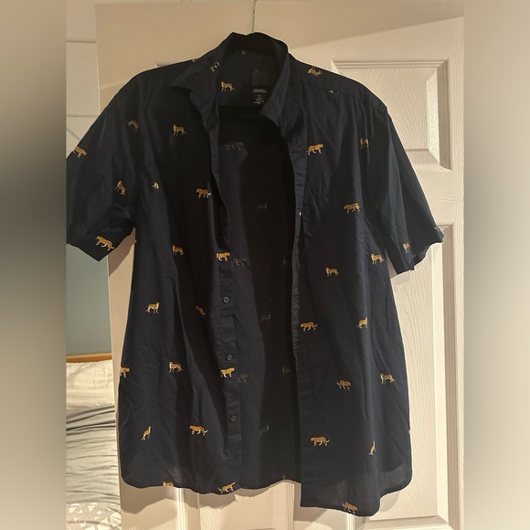 Tiger button up - Picture 1 of 3